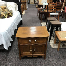 Load image into Gallery viewer, Oak Nightstand (27x27x20)

