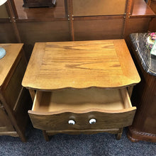 Load image into Gallery viewer, Oak Nightstand (27x27x20)
