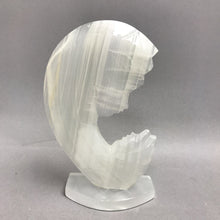 Load image into Gallery viewer, Hand Carved Mother And Child Sculpture Stone (6.25"
