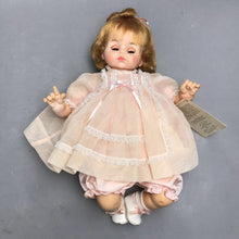 Load image into Gallery viewer, Vintage Madame Alexander 'Pussy Cat' Doll #6250 (~14")
