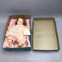 Load image into Gallery viewer, Vintage Madame Alexander 'Pussy Cat' Doll #6250 (~14")
