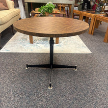 Load image into Gallery viewer, Table w/Metal Base (24x30x30)
