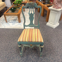 Load image into Gallery viewer, Chair (38x17x17)
