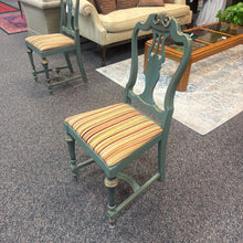 Load image into Gallery viewer, Chair (38x17x17)

