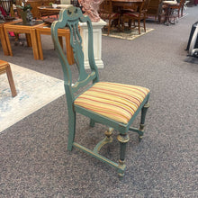 Load image into Gallery viewer, Chair (38x17x17)
