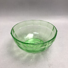 Load image into Gallery viewer, Vintage Green Depression Glass Mixing Bowl AS IS(7x3.5)
