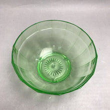 Load image into Gallery viewer, Vintage Green Depression Glass Mixing Bowl AS IS(7x3.5)
