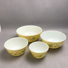 Load image into Gallery viewer, Vintage Pyrex Shenandoah Pattern Set of 4 Mixing Bowls (10",8",7",6"x4")

