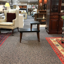Load image into Gallery viewer, End Table (25x14x26)
