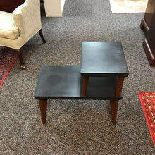 Load image into Gallery viewer, End Table (25x14x26)
