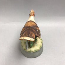 Load image into Gallery viewer, Godbergs Porcelain Roadrunner Wind Up Music Box (5x6)
