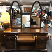 Load image into Gallery viewer, Pennsylvania House Dresser w/2 Mirrors 9 Drawer (80x67x22)
