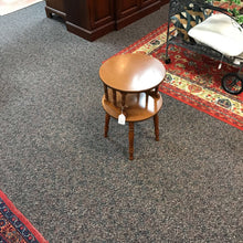 Load image into Gallery viewer, Maple End Table (24x16x16)
