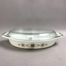 Load image into Gallery viewer, Pyrex Town &amp; Country 1.5Qt Glass Divided Casserole Dish with Lid
