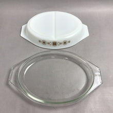 Load image into Gallery viewer, Pyrex Town &amp; Country 1.5Qt Glass Divided Casserole Dish with Lid
