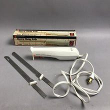 Load image into Gallery viewer, Vintage Black &amp; Decker Electric Slicing Knife Lightweight 9" Blade
