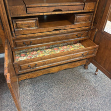 Load image into Gallery viewer, Armoire (85x59x26)
