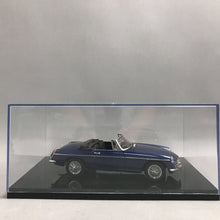 Load image into Gallery viewer, Autoart Blue MGB Roadster MK II 1/18 Open Top in Case (5x11x7)
