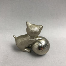 Load image into Gallery viewer, Timex Mini Cat &amp; Ball Clock (3")
