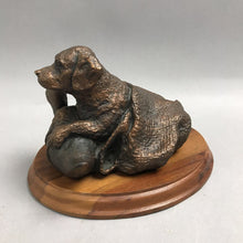 Load image into Gallery viewer, Vintage Labrador &amp; Duck Resin Sculpture on a Wooden Base (8x5)
