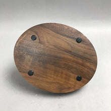 Load image into Gallery viewer, Vintage Labrador &amp; Duck Resin Sculpture on a Wooden Base (8x5)
