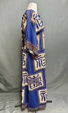 Load image into Gallery viewer, Vintage Blue Thai Block Printed Kaftan w/ Frog Button Closure sz M
