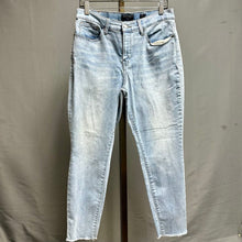Load image into Gallery viewer, Lucky Brand Ava Light Wash Mid Rise Skinny Jeans sz 12/31
