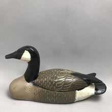 Load image into Gallery viewer, United Wildlife Series Canada Goose Decoy w/Knife Holder (6x12)Box
