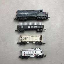 Load image into Gallery viewer, Vintage Reader's Digest Southern Pacific Miniature Train Cars Set of 5 (4x1.5)
