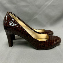 Load image into Gallery viewer, Bandolino Dark Brown Croc Patent Heels sz 7.5 NWOB
