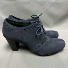 Load image into Gallery viewer, Clarks Bendables Navy Suede Oxford Heels sz 7.5 NWOB
