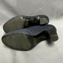 Load image into Gallery viewer, Clarks Bendables Navy Suede Oxford Heels sz 7.5 NWOB
