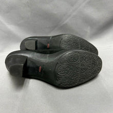 Load image into Gallery viewer, Clarks Artisan Black Leather Bow Detail Heels sz 7.5
