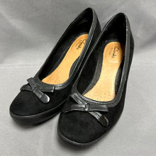 Load image into Gallery viewer, Clarks Artisan Black Leather Bow Detail Heels sz 7.5
