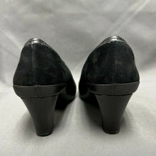 Load image into Gallery viewer, Clarks Artisan Black Leather Bow Detail Heels sz 7.5
