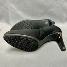 Load image into Gallery viewer, Bandolino B Flexible Black Fabric Patent Detail Heels sz 7.5 NWOB
