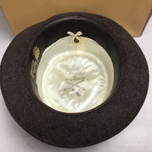 Load image into Gallery viewer, Stetson Royal DeLuxe Gun Club Fedora 7 1/2 Hat Brown with Box
