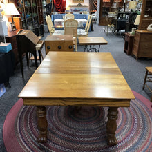 Load image into Gallery viewer, Antique Oak Kitchen Table (29x42x42) w/10 9" Leaves
