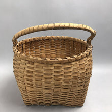 Load image into Gallery viewer, Handmade Primitive Country Natural Wicker Basket with Handle (9x12)
