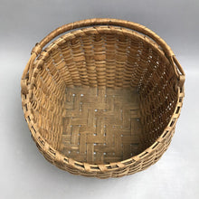 Load image into Gallery viewer, Handmade Primitive Country Natural Wicker Basket with Handle (9x12)
