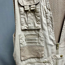 Load image into Gallery viewer, Vintage Banana Republic Safari Vest sz L

