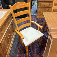 Load image into Gallery viewer, Broyhill Fontana Pine Table (30x36x60) w/2 12" Leaves w/6 Chairs
