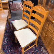 Load image into Gallery viewer, Broyhill Fontana Pine Table (30x36x60) w/2 12" Leaves w/6 Chairs
