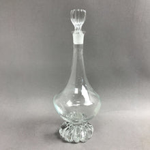 Load image into Gallery viewer, Glass Decanter w/ Stopper (10.5")
