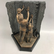 Load image into Gallery viewer, Vintage Franklin Mint 1992 Friends of the Vietnam Veterans Memorial Sculpture (10x7x6)
