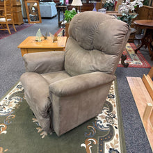 Load image into Gallery viewer, LazyBoy Recliner AS IS (41x30x40)
