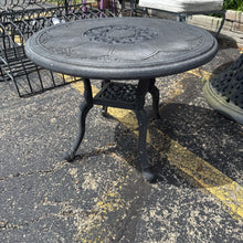Load image into Gallery viewer, Black Metal Patio End Table (18x24x24)
