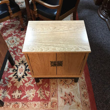 Load image into Gallery viewer, Kroehler Night Stand (23x21x18)
