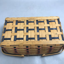 Load image into Gallery viewer, Longaberger 2004 Proudly American Medium Gathering Basket Protector &amp; Liner (4x17x12)
