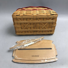 Load image into Gallery viewer, Longaberger Christmas Collection 2002 Edition Traditions Basket (4.5x10.5x6")
